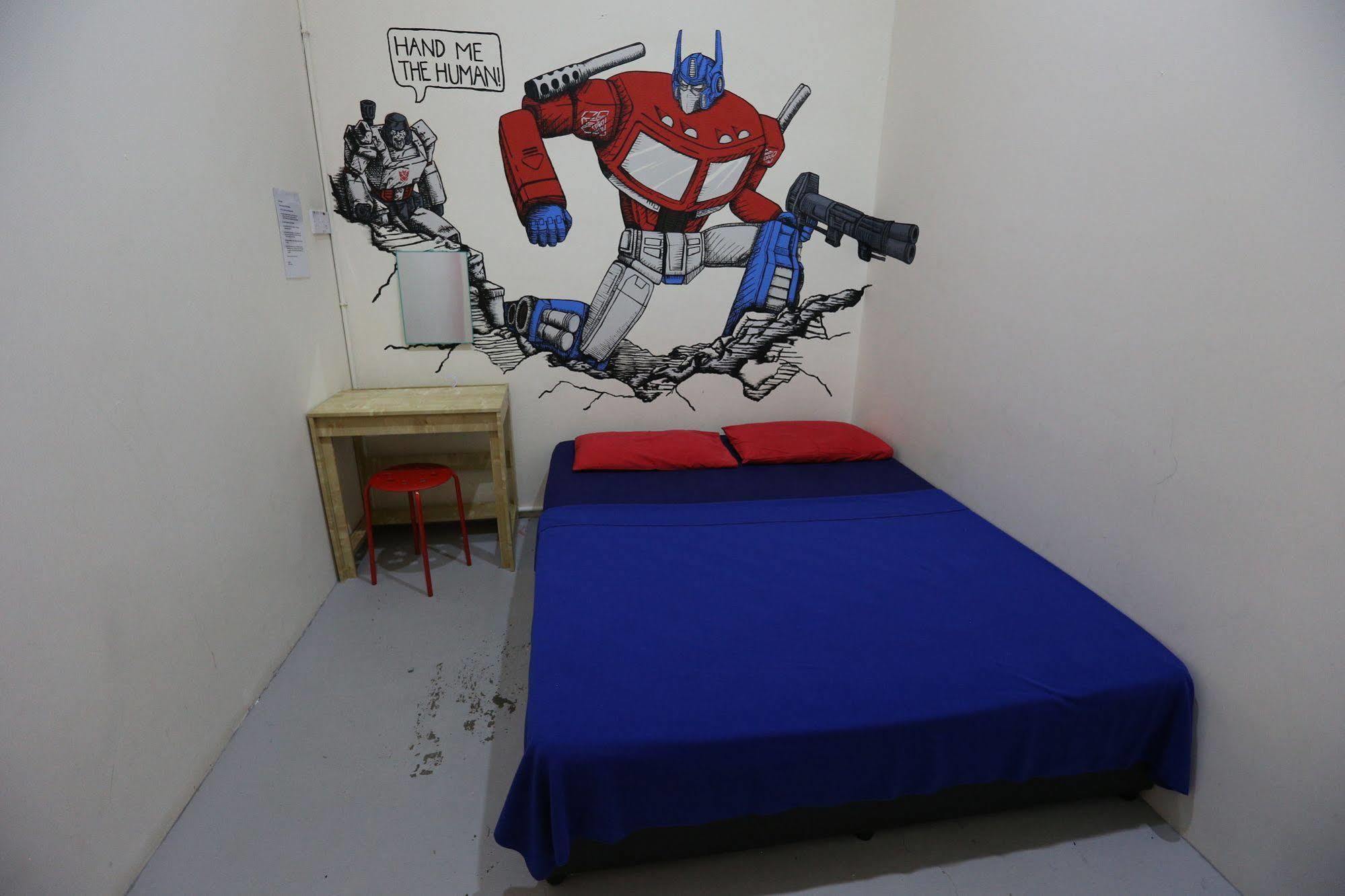 Hero Hostel Kuching Exterior photo