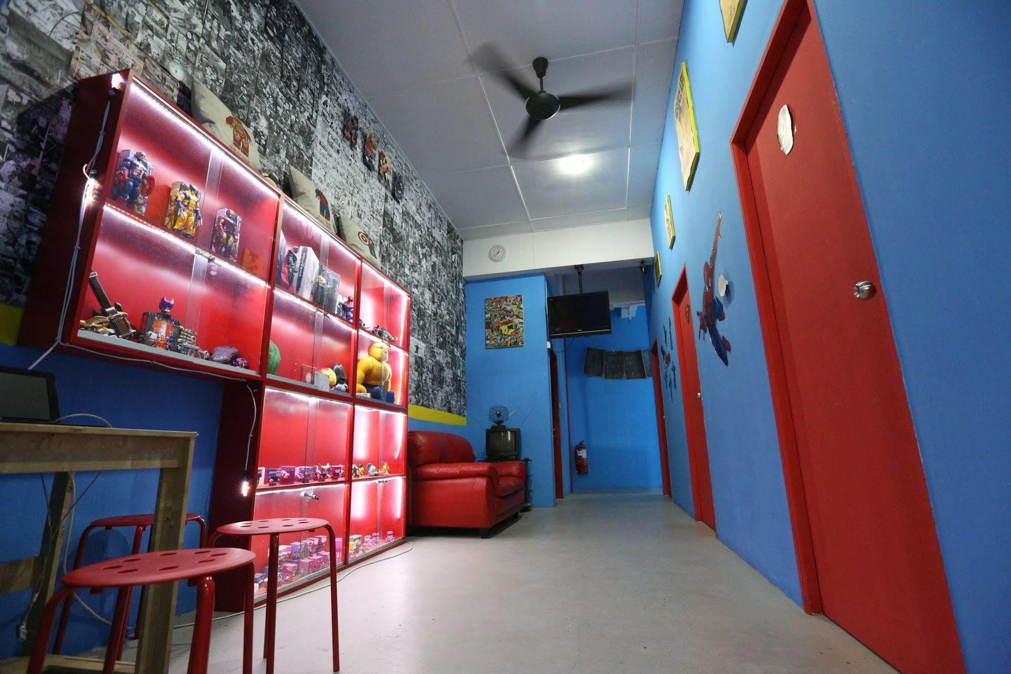 Hero Hostel Kuching Exterior photo