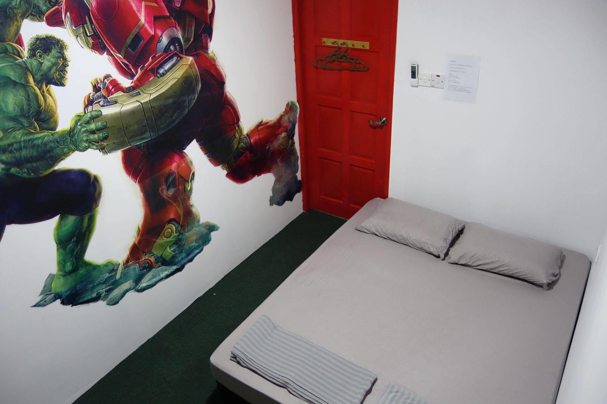 Hero Hostel Kuching Exterior photo