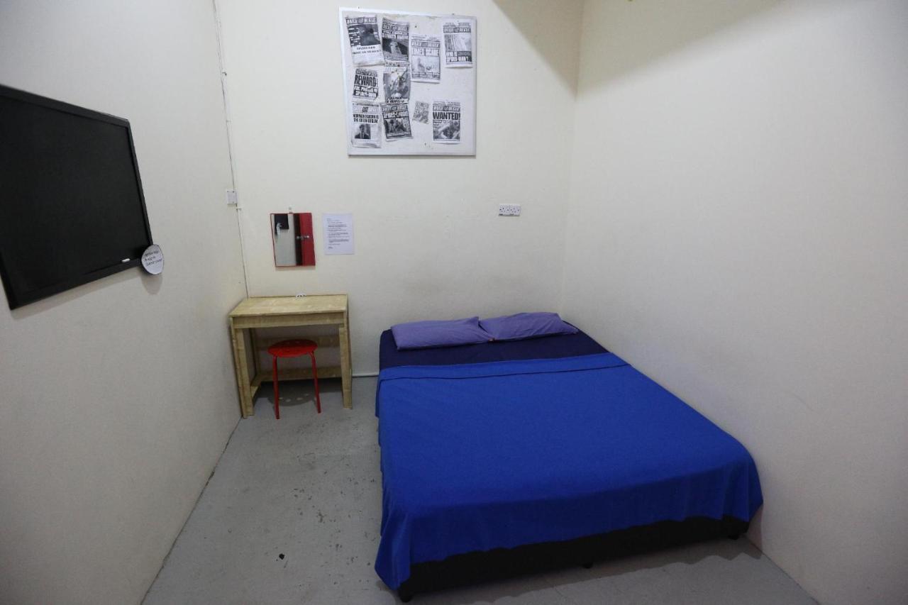 Hero Hostel Kuching Exterior photo