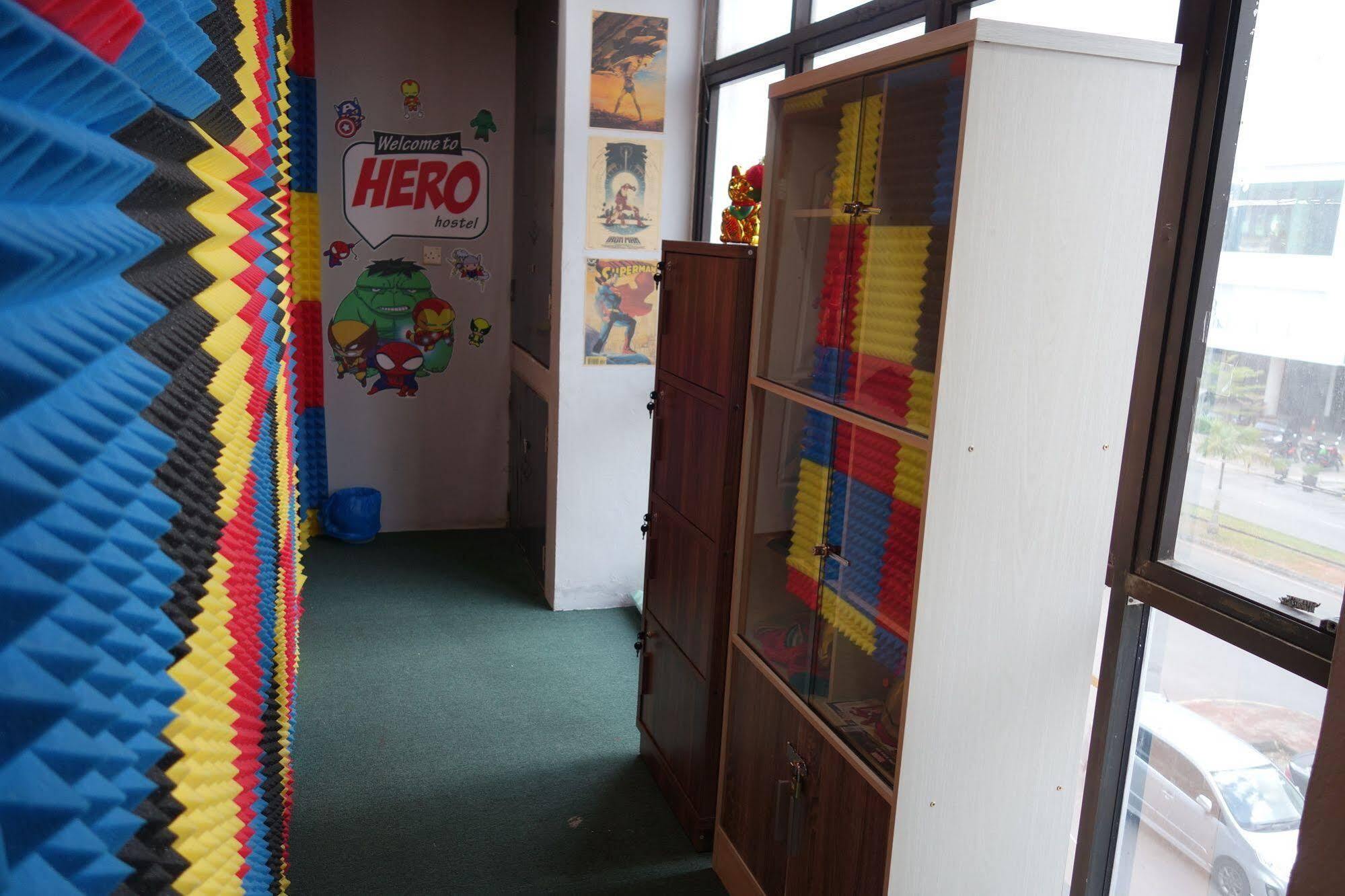 Hero Hostel Kuching Exterior photo
