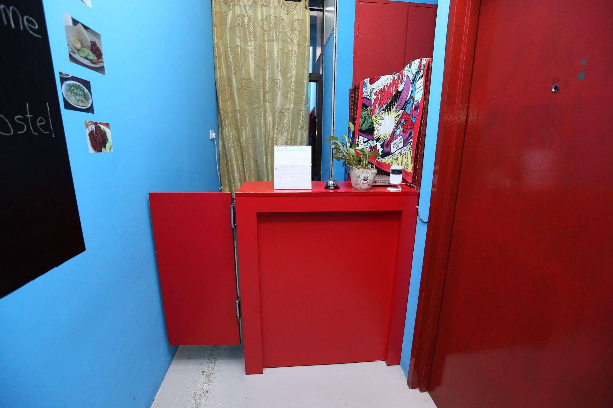 Hero Hostel Kuching Exterior photo